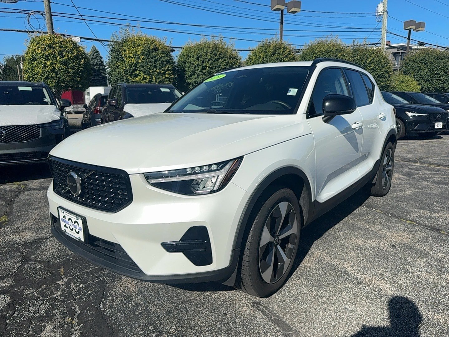Certified 2024 Volvo XC40 B5 Core AWD/4WD image 1