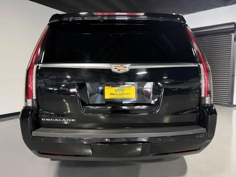 Used 2017 Cadillac Escalade Platinum RWD image 5