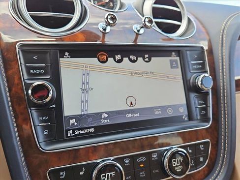 Used 2018 Bentley Bentayga AWD/4WD image 13