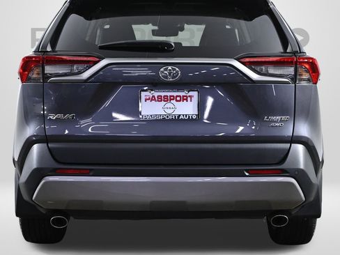 Used 2022 Toyota RAV4 Limited image 8