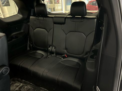 Used 2025 Honda Pilot TrailSport image 9