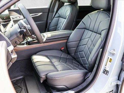 New 2026 BMW 760i xDrive image 12