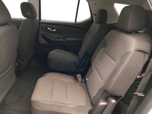 Used 2020 Chevrolet Traverse LT image 18