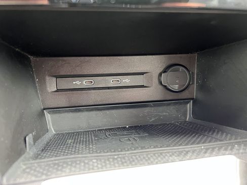 Used 2023 Volkswagen Taos SE image 25