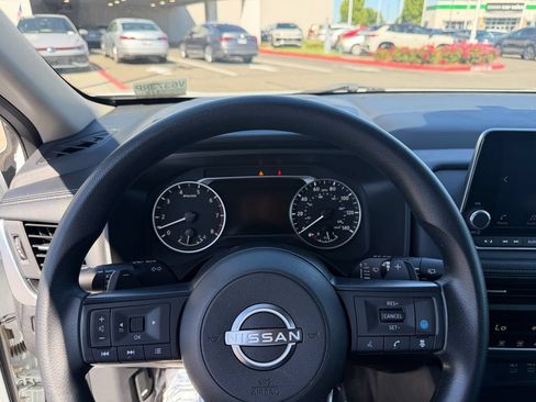 Used 2024 Nissan Rogue SV FWD image 14