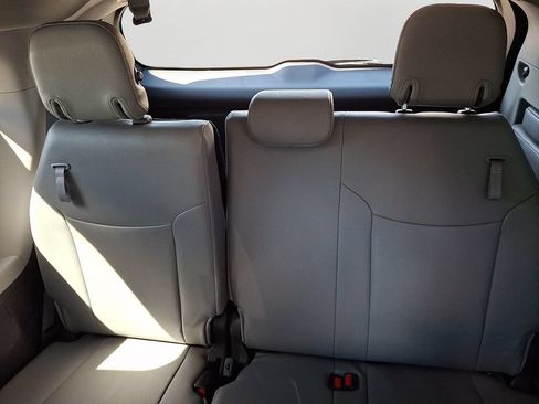 Used 2023 Toyota Sienna XLE FWD image 11