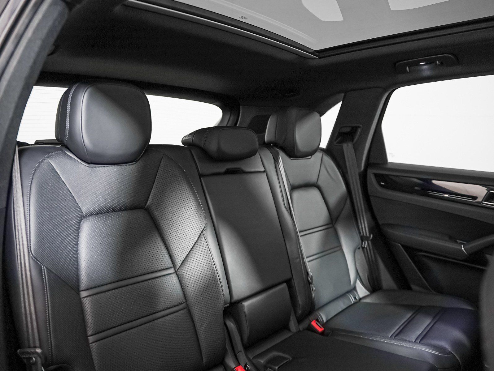 Certified 2022 Porsche Cayenne E-Hybrid AWD/4WD image 6