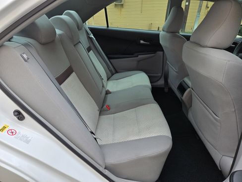 Used 2012 Toyota Camry LE FWD image 11