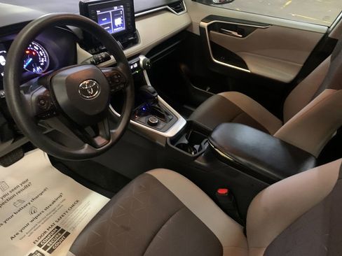 Used 2019 Toyota RAV4 XLE AWD/4WD image 11