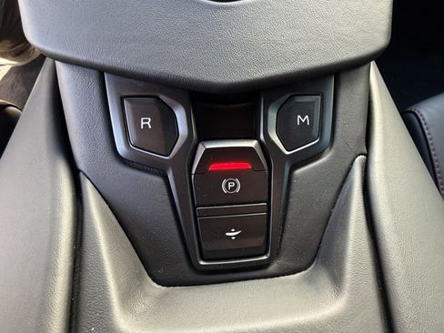 Used 2018 Lamborghini Aventador S image 21