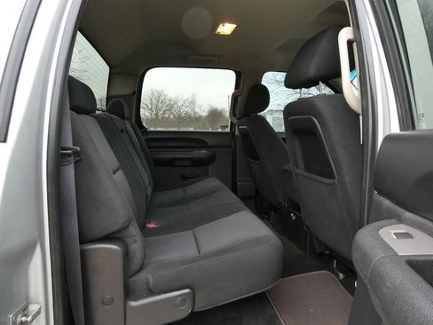 Used 2011 Chevrolet Silverado 2500 LT w/ Interior Plus Package AWD/4WD image 22