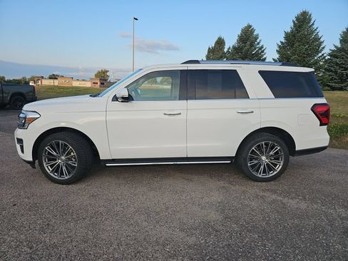 Used 2023 Ford Expedition Limited AWD/4WD image 2