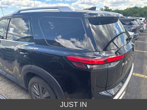 Used 2022 Nissan Pathfinder SL AWD/4WD image 19