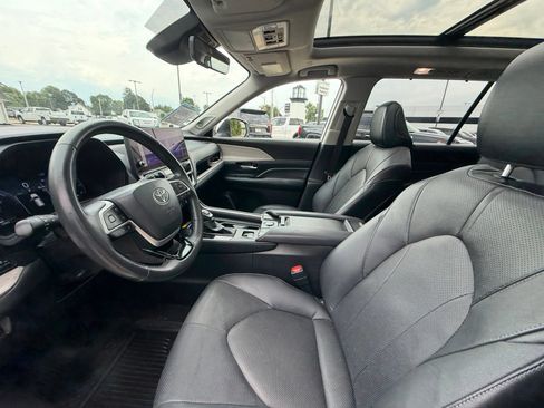 Used 2024 Toyota Grand Highlander AWD Hybrid image 4