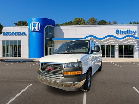 Used 2024 GMC Savana 2500 w/ Driver Convenience Package image 4