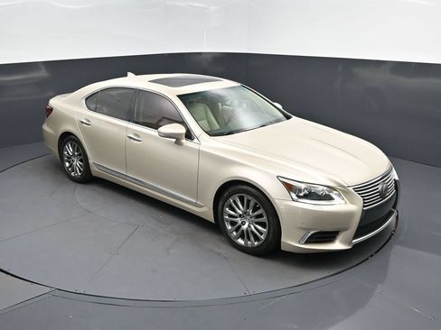 Used 2016 Lexus LS 460 w/ Comfort Package RWD image 33