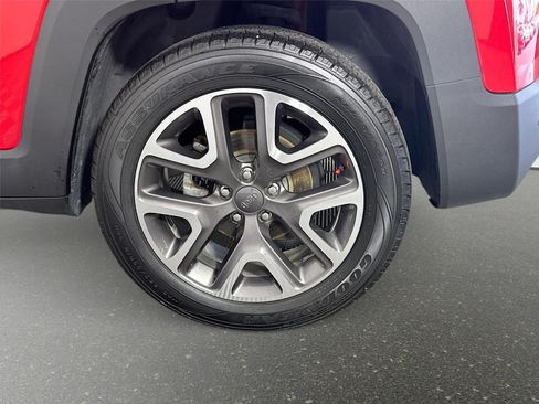 Used 2016 Jeep Renegade Latitude FWD image 31