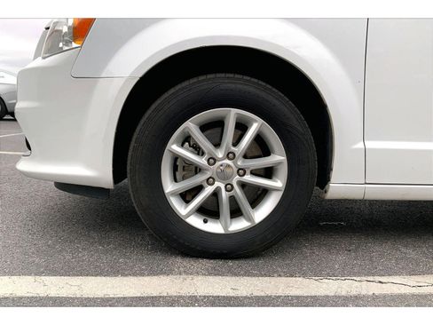 Used 2019 Dodge Grand Caravan SXT image 8