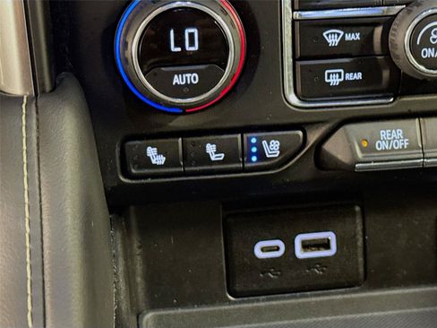Used 2024 Chevrolet Suburban Premier AWD/4WD image 21