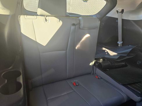 Used 2022 Toyota Highlander XLE image 16