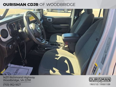 Used 2024 Jeep Wrangler Unlimited Sport AWD/4WD image 5