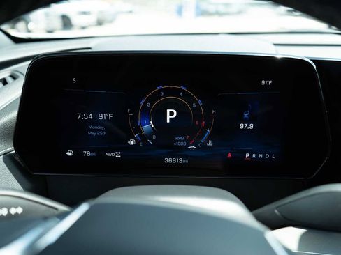 Used 2025 Chevrolet Traverse LT AWD/4WD image 25