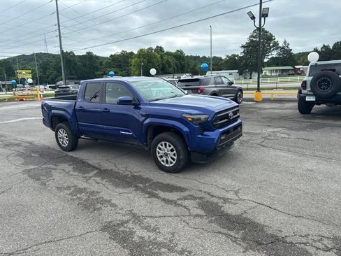 Used 2025 Toyota Tacoma SR5 RWD image 4