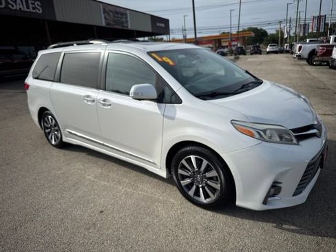 Used 2019 Toyota Sienna Limited Premium FWD image 26