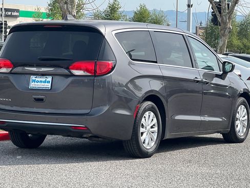 Used 2018 Chrysler Pacifica Touring Plus image 8