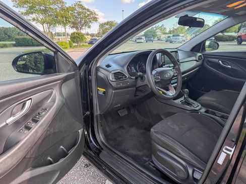 Used 2018 Hyundai Elantra GT FWD image 11