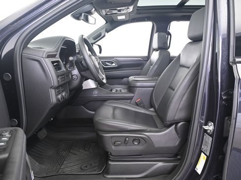 Used 2024 Chevrolet Tahoe Z71 w/ Luxury Package AWD/4WD image 31