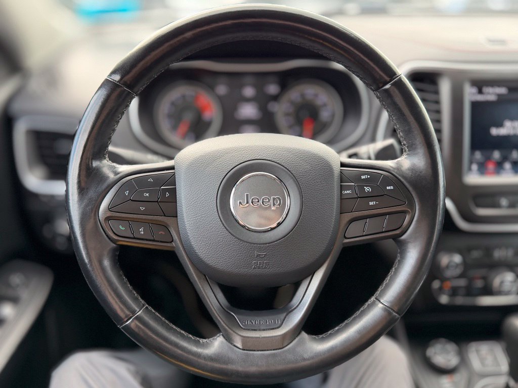 Used 2020 Jeep Cherokee Trailhawk AWD/4WD image 7