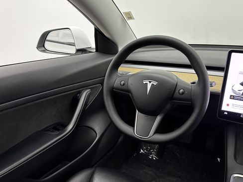 Used 2021 Tesla Model 3 Standard Range Plus image 24