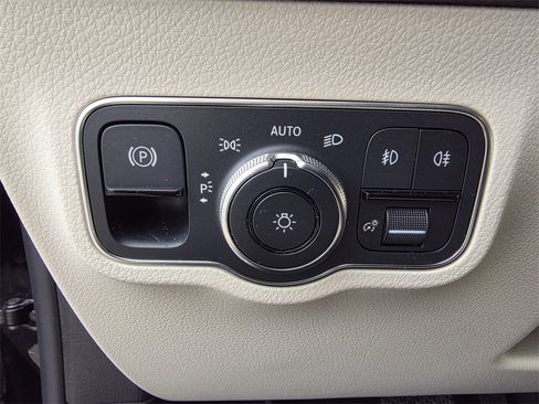 Certified 2022 Mercedes-Benz GLB 250 4MATIC image 29