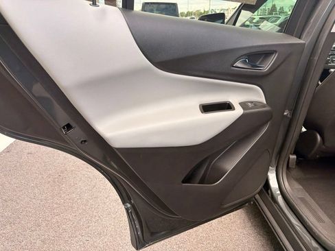 Used 2020 Chevrolet Equinox LS w/ LS Convenience Package FWD image 11