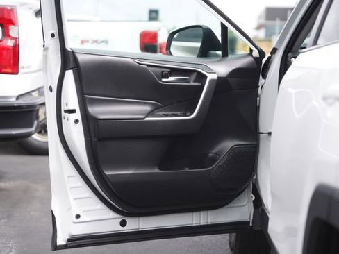 Used 2022 Toyota RAV4 XLE FWD image 30