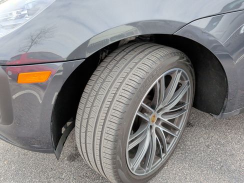 Used 2024 Porsche Macan image 12