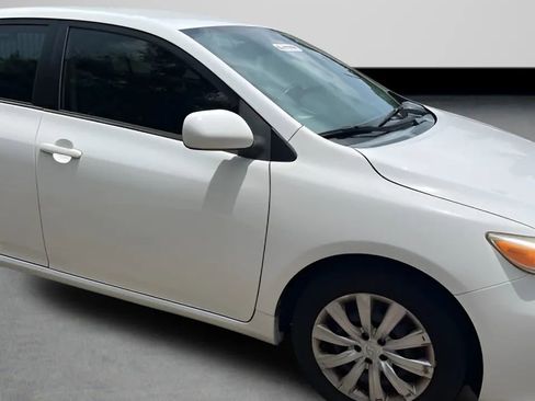 Used 2013 Toyota Corolla LE FWD image 3