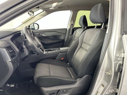 Used 2024 Nissan Rogue SV FWD image 11