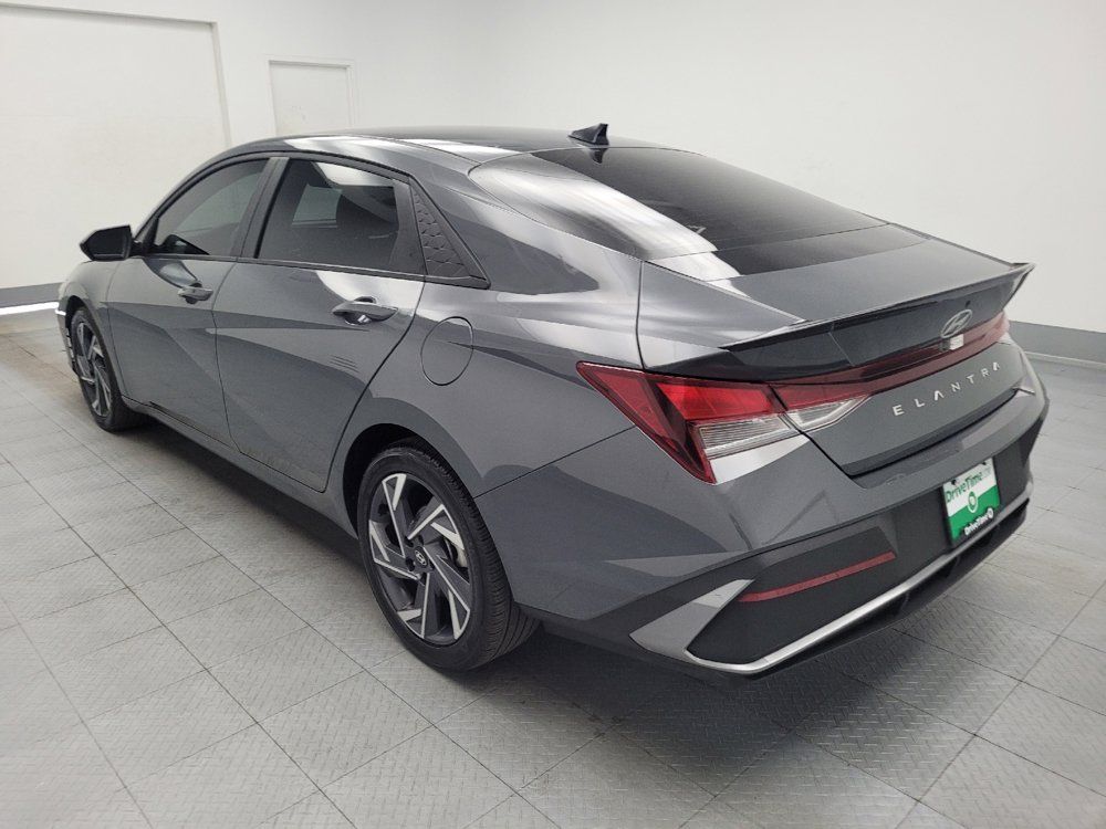 Used 2025 Hyundai Elantra Sport FWD image 5