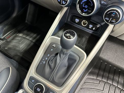Certified 2024 Hyundai Venue Limited FWD image 22