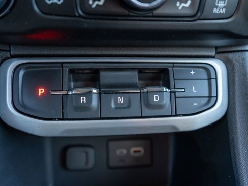 Used 2023 GMC Acadia SLE w/ Driver Convenience Package image 32