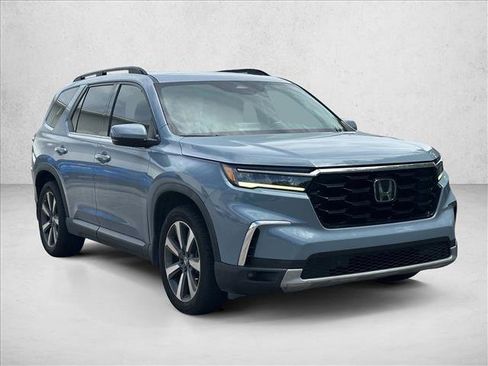 Used 2023 Honda Pilot Touring image 3