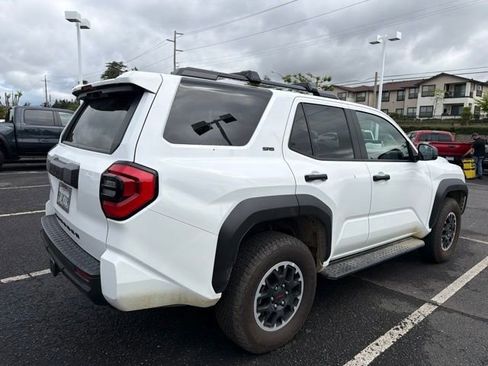 Used 2025 Toyota 4Runner SR5 AWD/4WD image 10