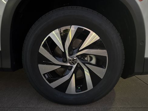 New 2025 Volkswagen Tiguan S image 28