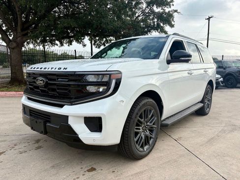 New 2026 Ford Expedition Platinum w/ Stealth Appearance Package AWD/4WD image 1
