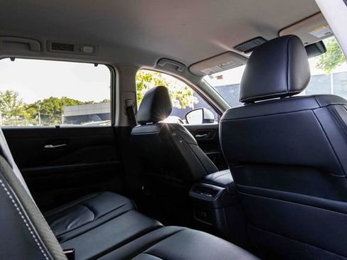 Certified 2024 Nissan Pathfinder SL image 27