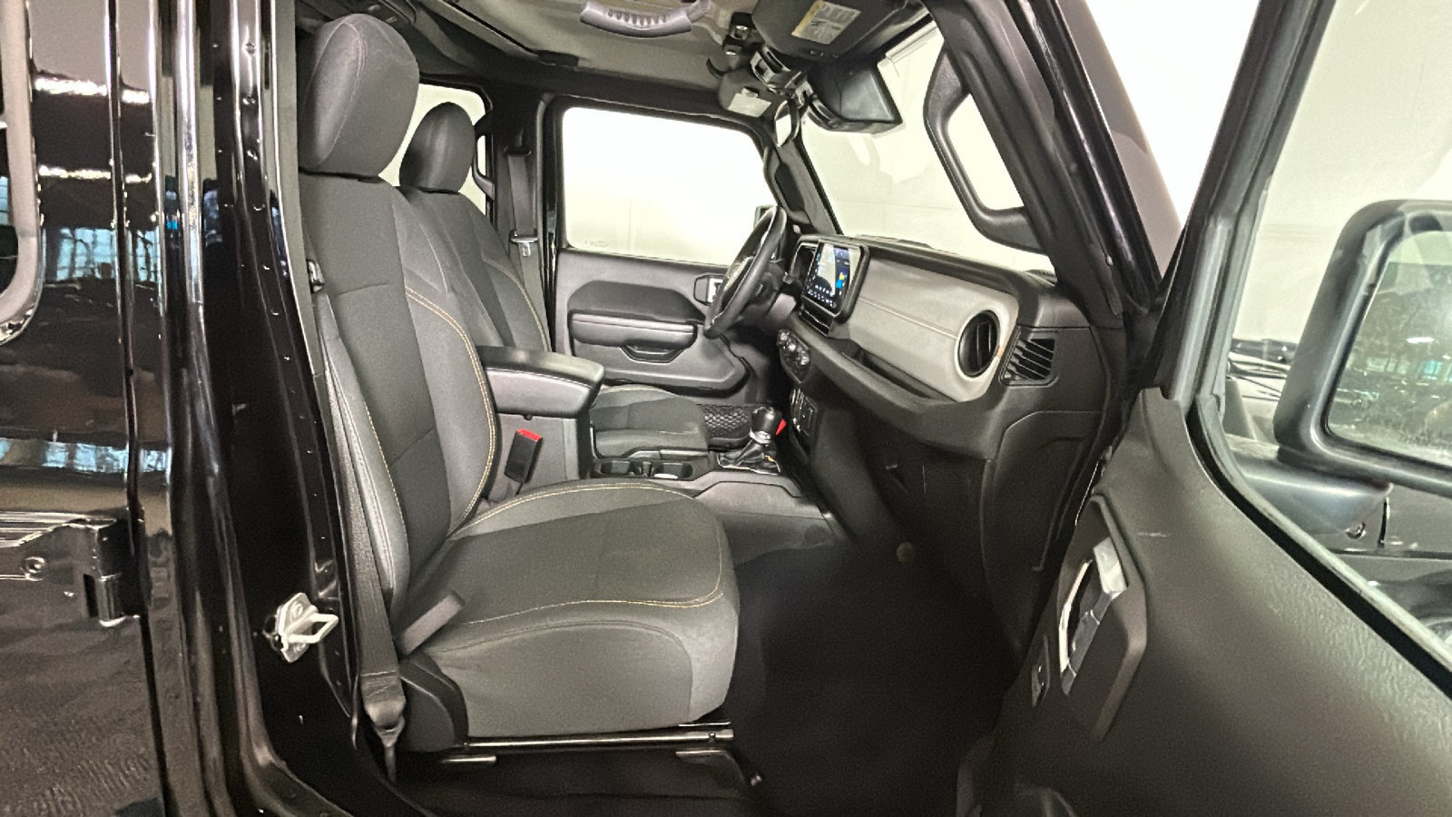 Used 2024 Jeep Wrangler Unlimited w/ Convenience Group AWD/4WD image 35