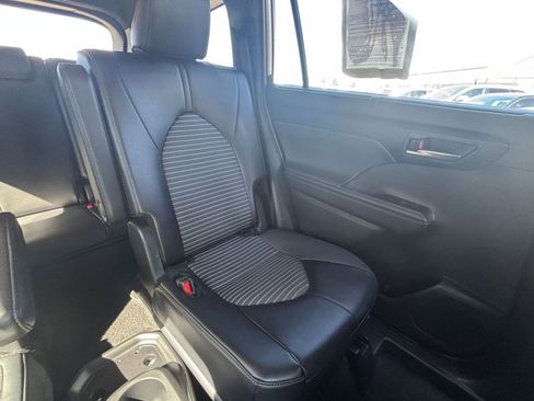 Used 2025 Toyota Highlander XSE AWD/4WD image 36
