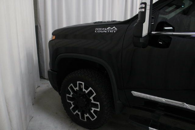 Used 2025 Chevrolet Silverado 2500 High Country AWD/4WD image 33